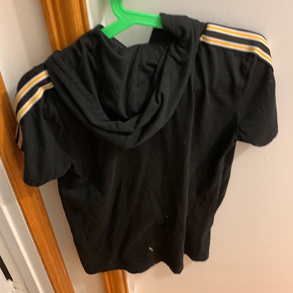 T-Shirt - Picture 2 of 3